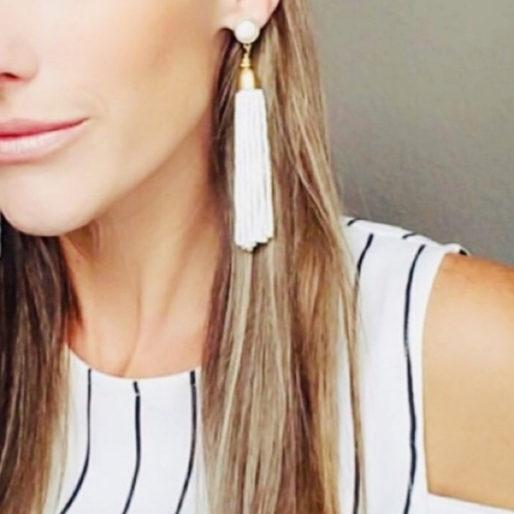 :: S&D⚜️🦢Gold+White Hand-Beaded Tassel Earrings - Picture 5 of 8